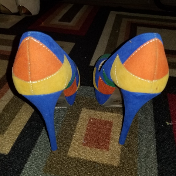 Shoes - Picture 3 of 4